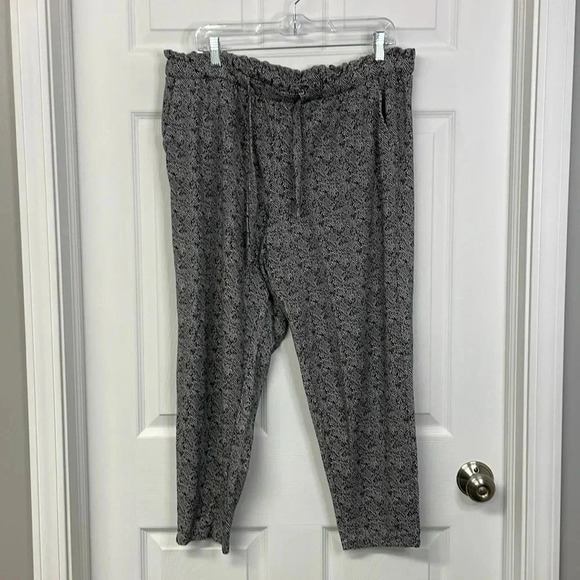 Torrid Black and White Design Paperbag Waist Pants Size 1X Womens Plus - Picture 1 of 4